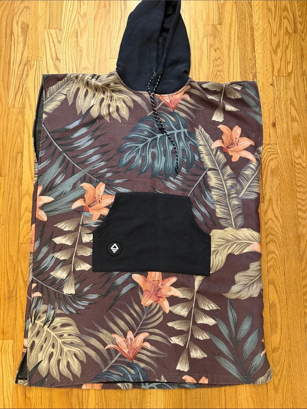 Nomadix S/M Multi-Color Tropical leaves and flowers Changing Poncho great cond - Picture 2 of 9